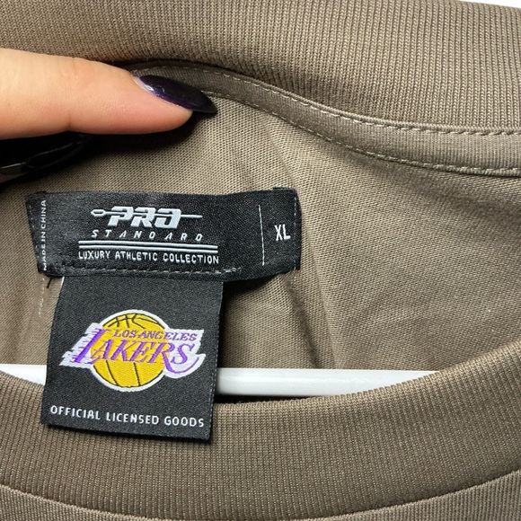 Lakers Brown Oversized Graphic T-Shirt Unisex Casual Streetwear - Picture 3 of 3